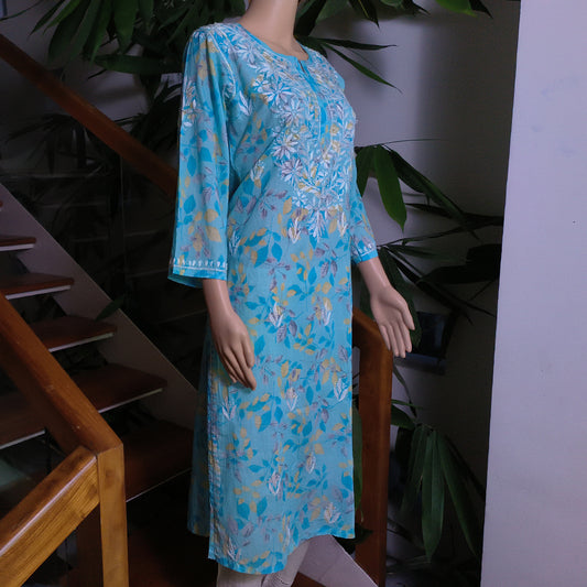 Transform Your Wardrobe with Classic Handcrafted Chikankari Kurti