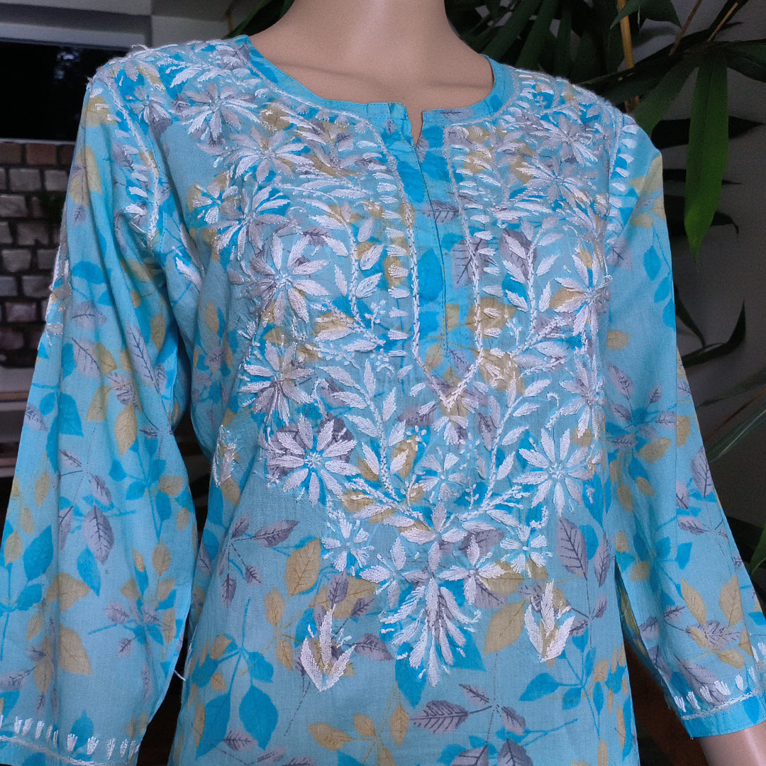 Transform Your Wardrobe with Classic Handcrafted Chikankari Kurti